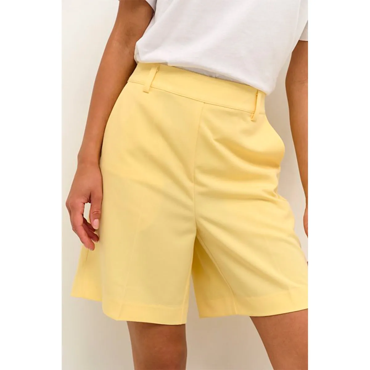 Sakura wide shorts pale banana